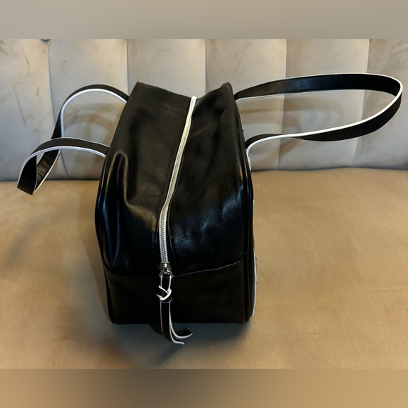 Kenneth Cole Reaction bag - Picture 3 of 7